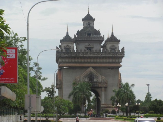 location Patuxai in Vientiane