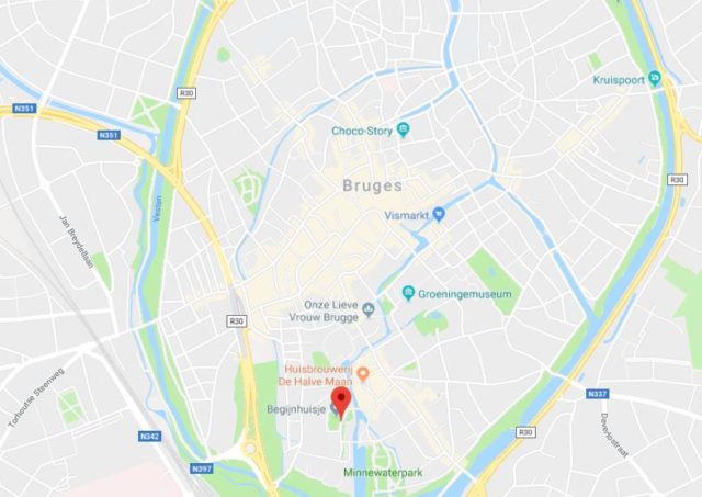 Where is Begijnhof located on map of Bruges