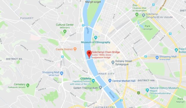 Where is Szechenyi Chain Bridge located on map of Budapest